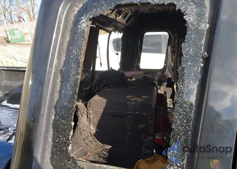 2000 Ford Ranger Xl/Xlt from USA, damaged, VIN 1FTZR15V8YPC11585